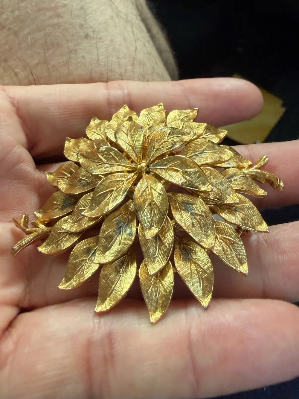 Vintage-Inspired Gold Leaf Floral Brooch - Elegant Women Jewelry